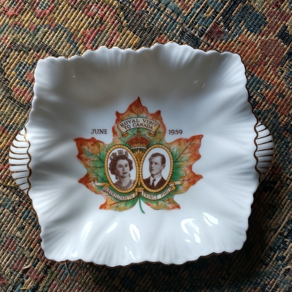 Shelley England  Royal Visit To Canada Leaf Dish - White and Gold